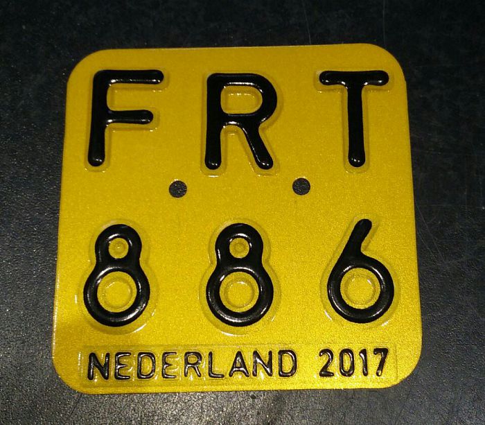 Verzekeringsplaatje bromfiets - Foto: Eigen geleverde foto