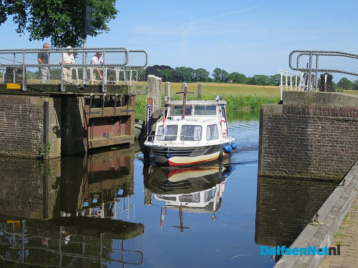 Opening brug over stuw Vechterweerd - Foto: Wim