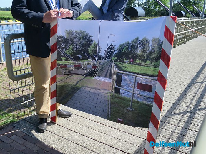 Opening brug over stuw Vechterweerd - Foto: Wim
