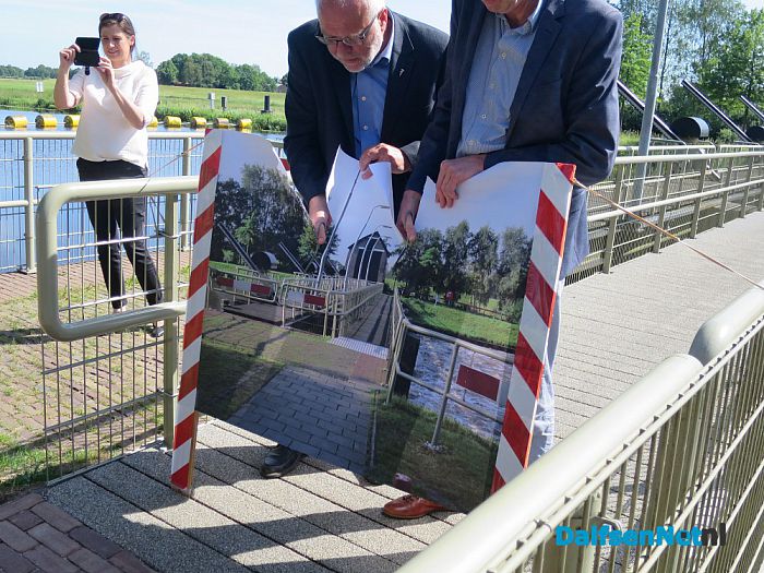 Opening brug over stuw Vechterweerd - Foto: Wim