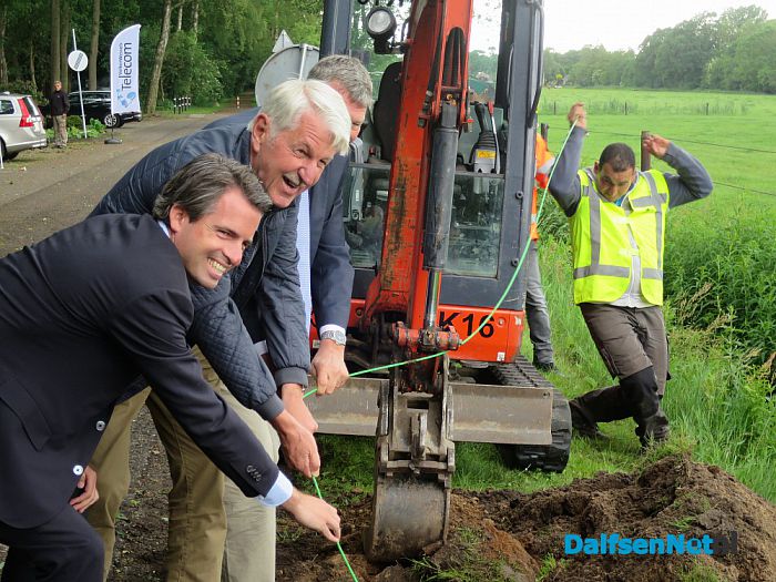 Glasvezel Lemelerveld vandaag van start - Foto: Wim