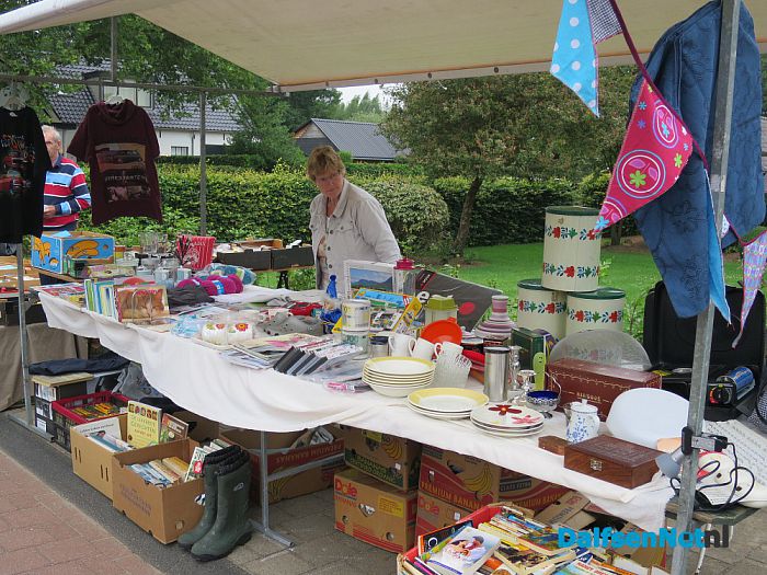 Braderie Hoonhorst om 9 uur begonnen - Foto: Wim