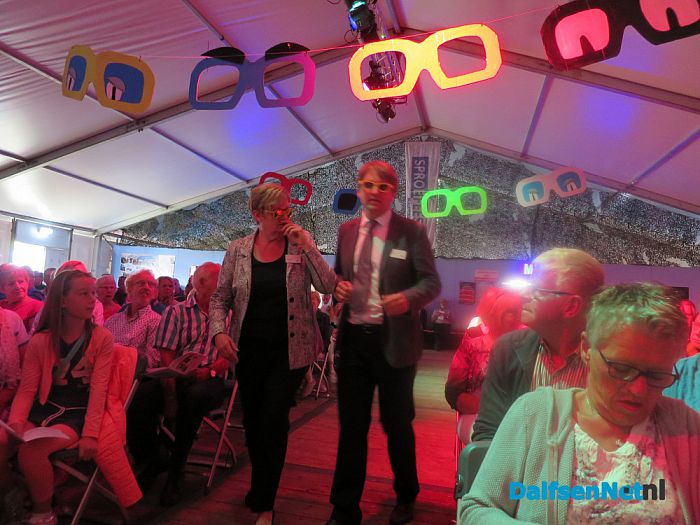 “Door welke bril  kijk jij?”; Sproeifeest. - Foto: Wim