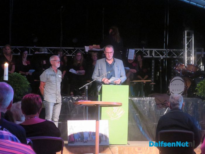 “Door welke bril  kijk jij?”; Sproeifeest. - Foto: Wim