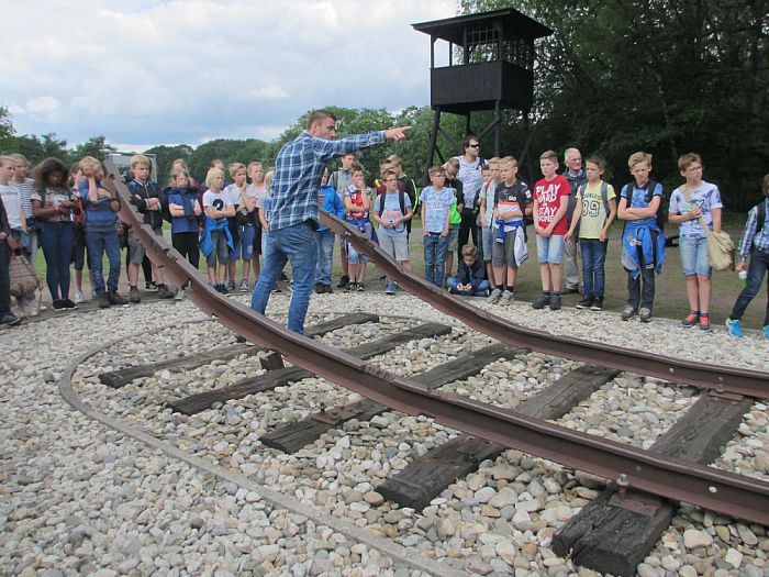Basisschoolleerlingen bezoek aan kamp Westerbork - Foto: Eigen geleverde foto