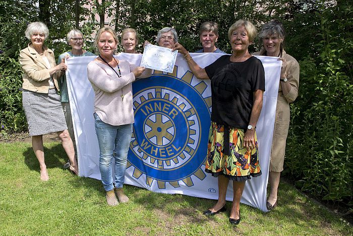 Grote gift aan hospice - Foto: Geert Bistervels