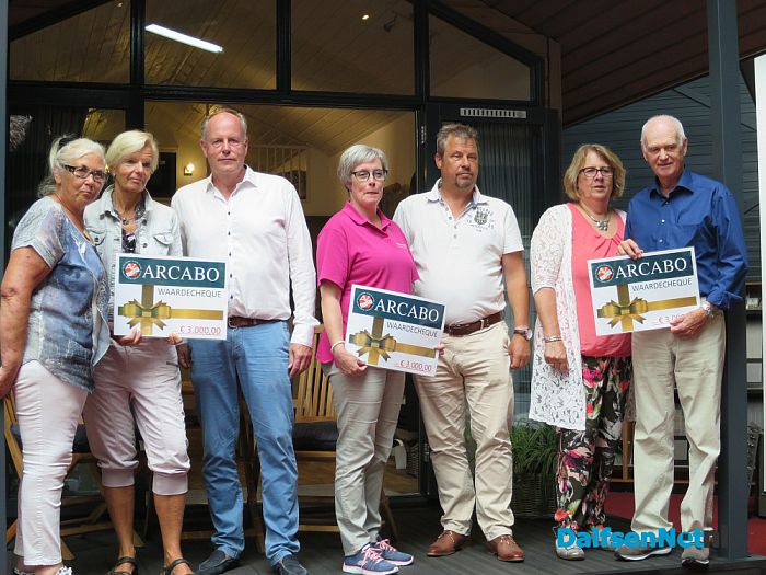 ARCABO Nieuwleusen doneert drie goede doelen - Foto: Wim