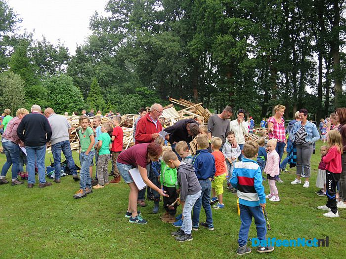 Timmerweek Lemelerveld vandaag van start - Foto: Wim