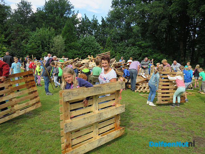 Timmerweek Lemelerveld vandaag van start - Foto: Wim