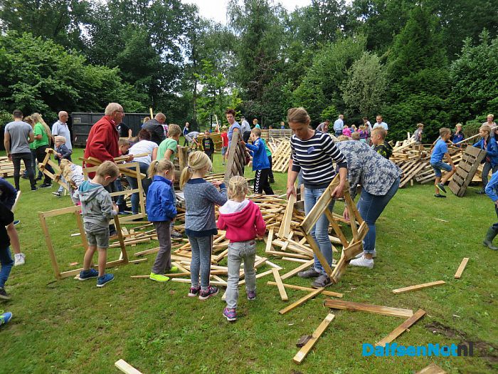 Timmerweek Lemelerveld vandaag van start - Foto: Wim
