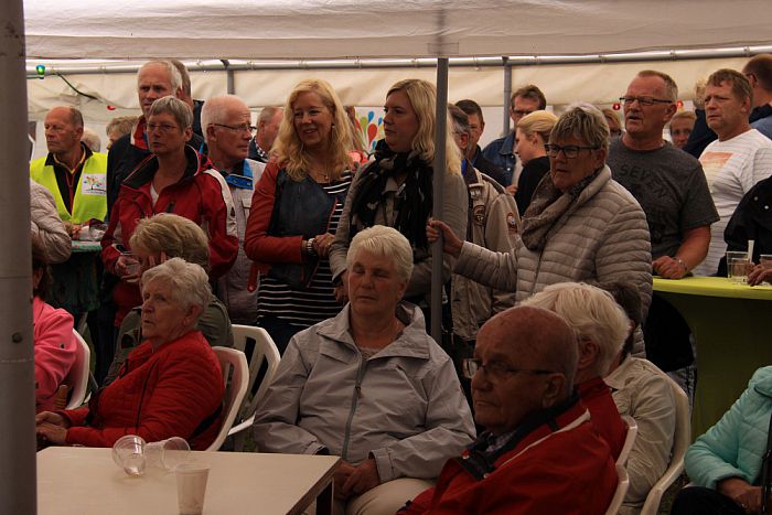 3x de tent vol met shantykoor de Stuwzangers - Foto: Eigen geleverde foto