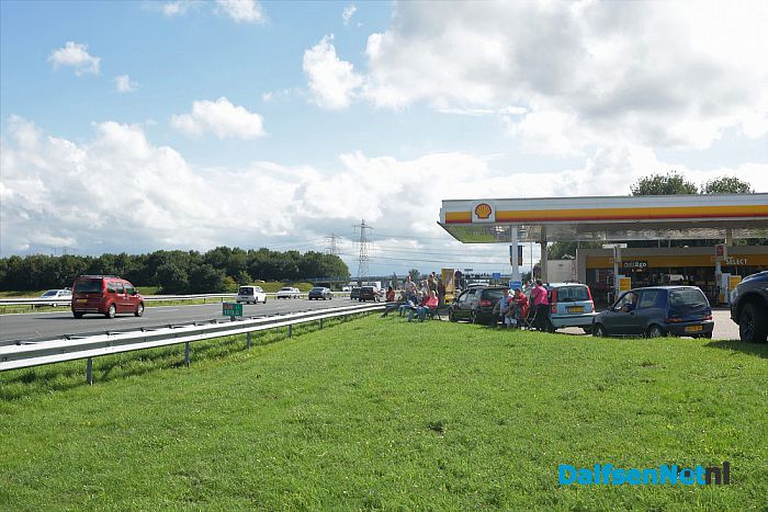 Publiek geniet langs A28 van uittocht Truckstar Festival - Foto: Johan Bokma