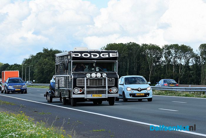 Publiek geniet langs A28 van uittocht Truckstar Festival - Foto: Johan Bokma
