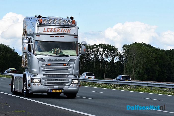 Publiek geniet langs A28 van uittocht Truckstar Festival - Foto: Johan Bokma