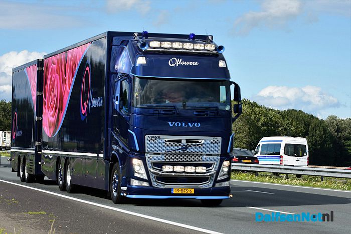 Publiek geniet langs A28 van uittocht Truckstar Festival - Foto: Johan Bokma
