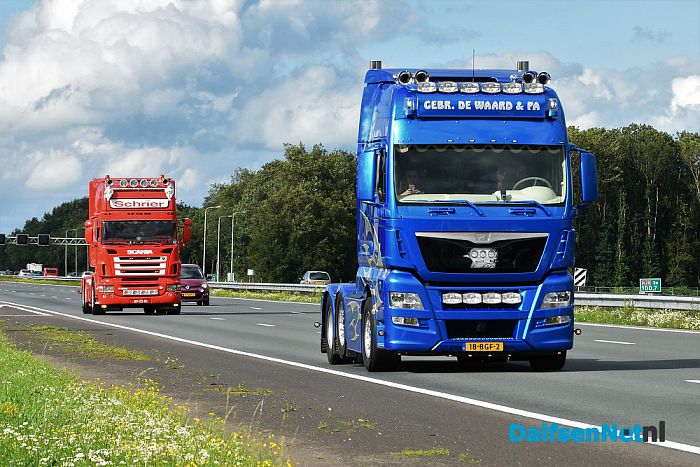 Publiek geniet langs A28 van uittocht Truckstar Festival - Foto: Johan Bokma
