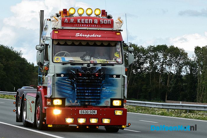 Publiek geniet langs A28 van uittocht Truckstar Festival - Foto: Johan Bokma