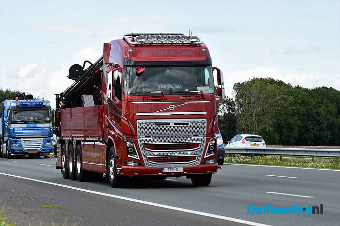 Publiek geniet langs A28 van uittocht Truckstar Festival - Foto: Johan Bokma