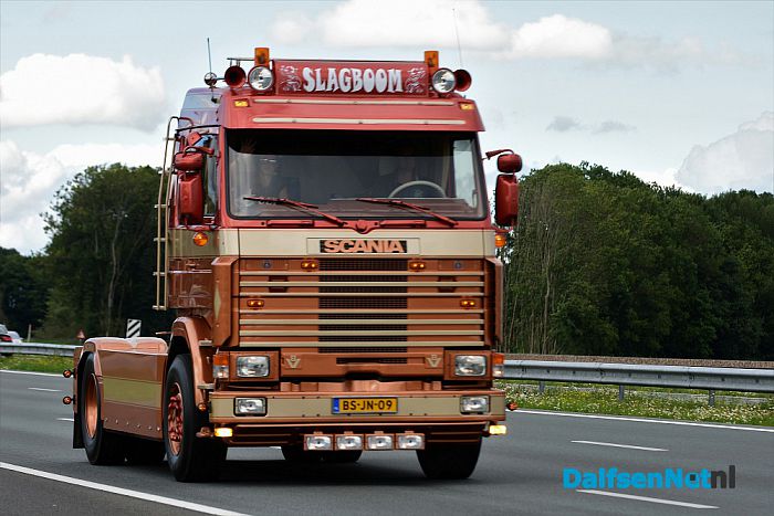 Publiek geniet langs A28 van uittocht Truckstar Festival - Foto: Johan Bokma