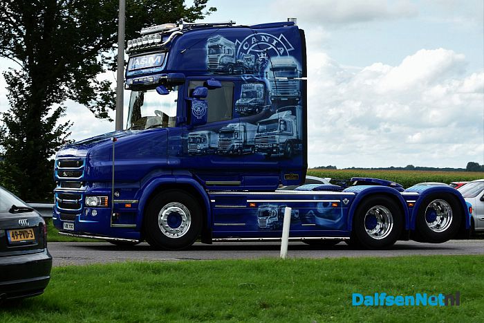 Publiek geniet langs A28 van uittocht Truckstar Festival - Foto: Johan Bokma