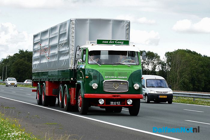 Publiek geniet langs A28 van uittocht Truckstar Festival - Foto: Johan Bokma