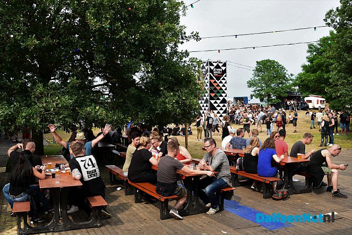 Stagediven tijdens zevende editie Stone Rock - Foto: Johan Bokma