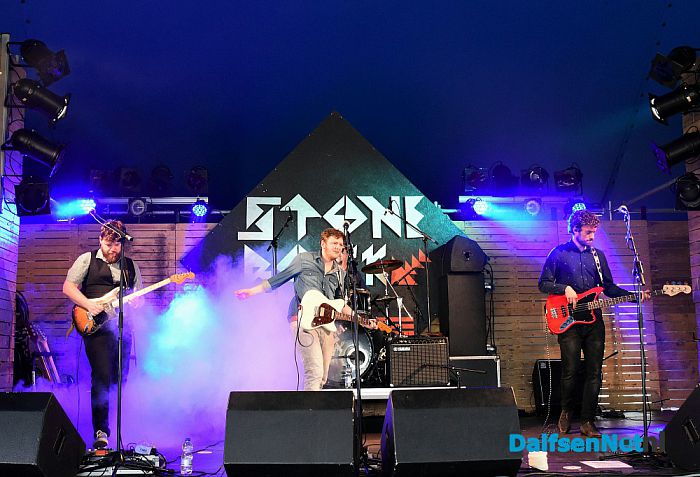 Stagediven tijdens zevende editie Stone Rock - Foto: Johan Bokma