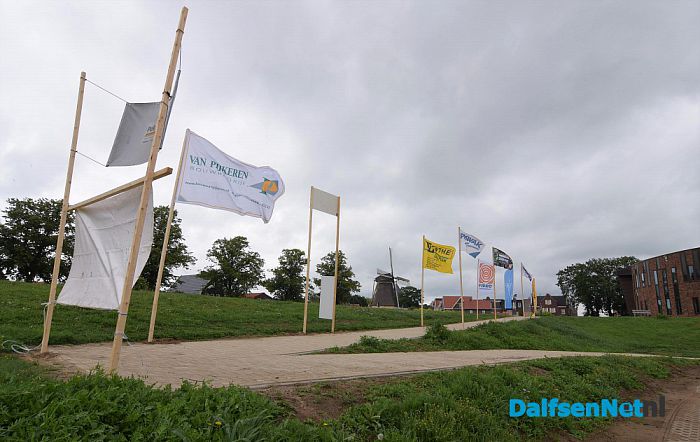 Bouwvakkers in spé timmeren er op los - Foto: Johan Bokma