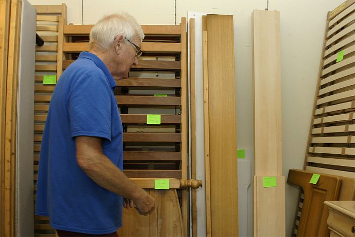 Uitverkoop (gebruikte) bedbodems en grenen bedden - Foto: Paul Scholten
