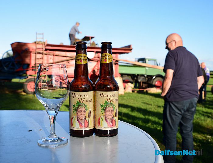 Ambachtelijk dorsen voor de Vechtdalbrouwerij - Foto: Johan Bokma