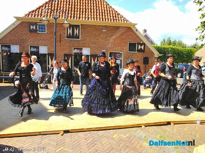 3e Blauwebogen dag weer een drukte van belang - Foto: H.G. Foto