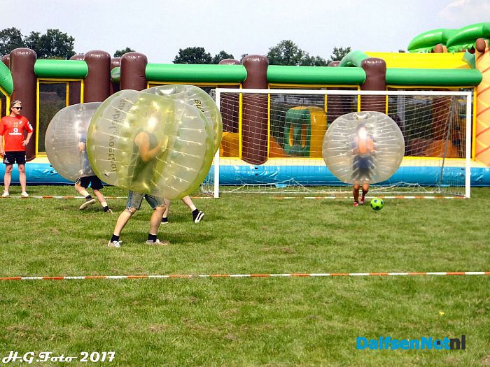 Oranjefeest Oudleusen Zaterdagmiddag. - Foto: H.G. Foto