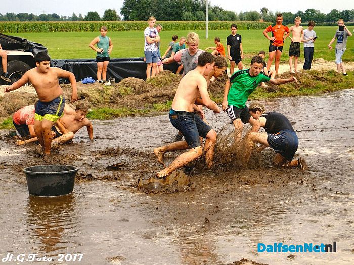 Oranjefeest Oudleusen Zaterdagmiddag. - Foto: H.G. Foto