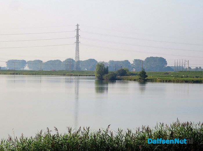 Waterspiegeling bij stralend zomerweer - Foto: Wim