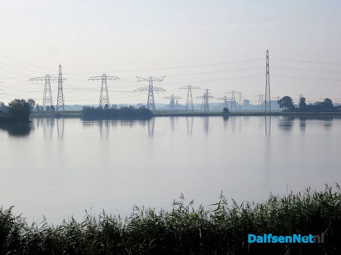 Waterspiegeling bij stralend zomerweer - Foto: Wim