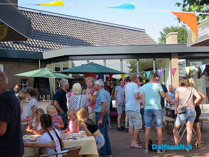 Dorpspleinfeest en presentatie carnavalsthema 2018 - Foto: Wim