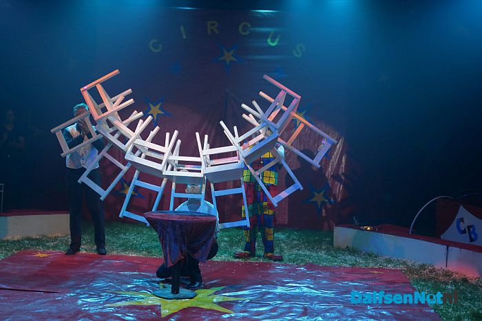 Hooggeëerd publiek Circus Bossle nog 2 dagen in Dalfsen - Foto: Johan Bokma