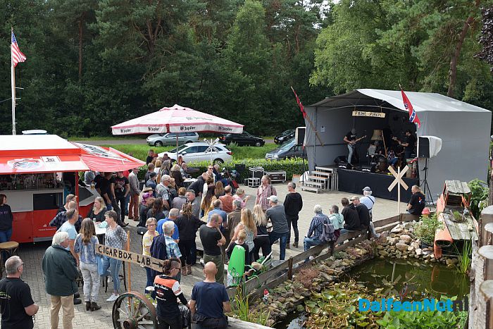 Delta Calluna vierde een cigar box feestje waar de rook vanaf krulde! - Foto: Johan Bokma