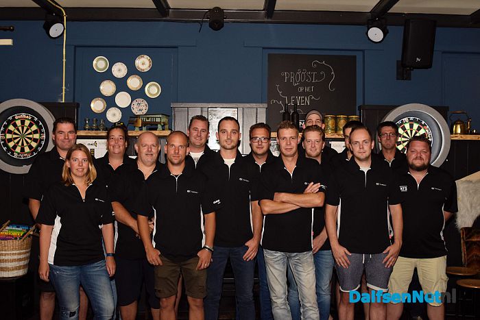 Darten bij Nikki’s. - Foto: Johan Bokma