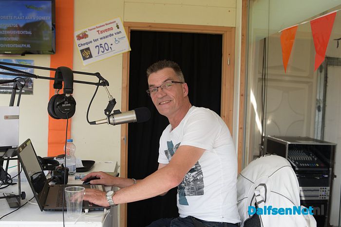 De deejay’s van Vechtdal FM zamelen geld in voor Taveno - Foto: Johan Bokma