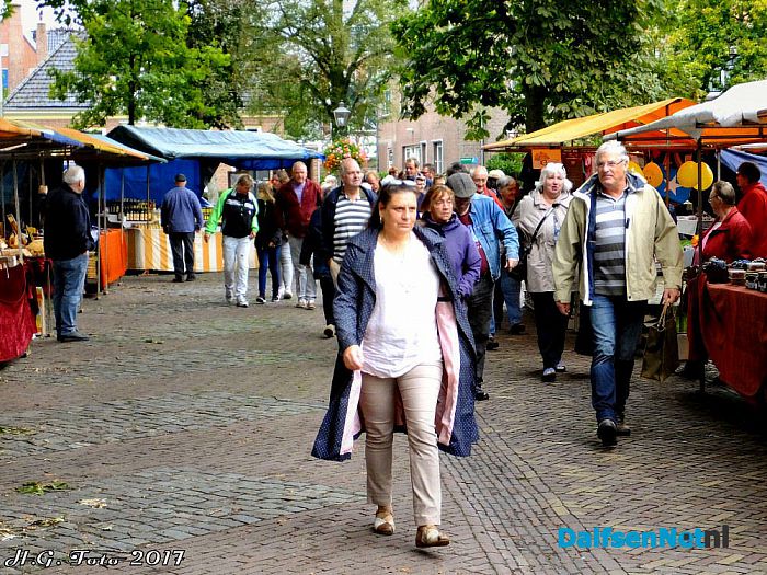 Koninginnemarkt bij museum palthehof. - Foto: H.G. Foto