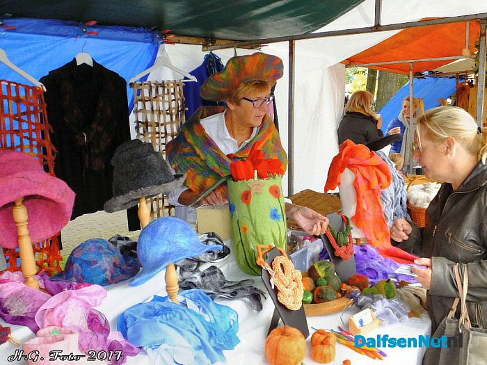 Koninginnemarkt bij museum palthehof. - Foto: H.G. Foto
