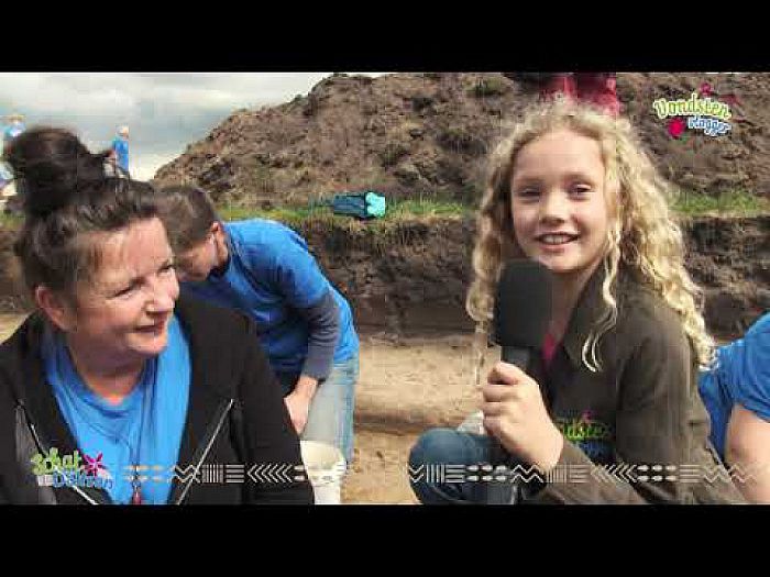 Vondstenvlogger Lilian bij publieksopgraving