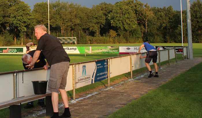 Veel schoonmaakklusjes bij voetbal Hoonhorst - Foto: Eigen geleverde foto