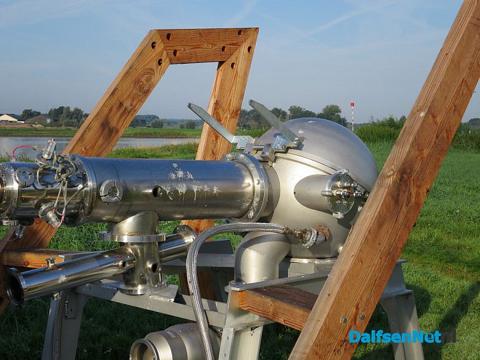 Het kanon gericht op de centrale - Foto: Wim