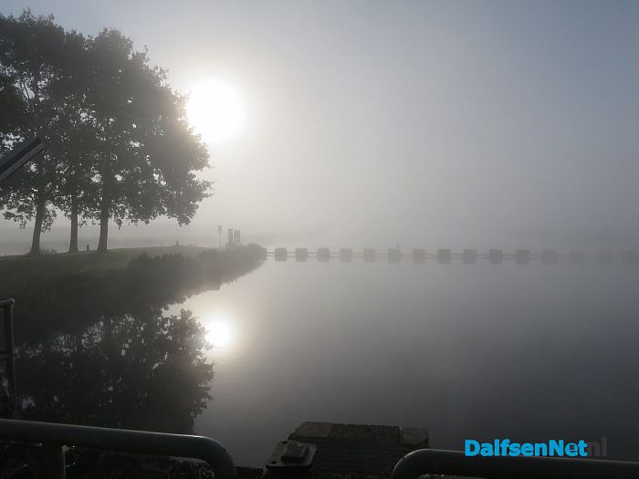 Herfst? mist, maar ook zon en vallende eikels - Foto: Wim