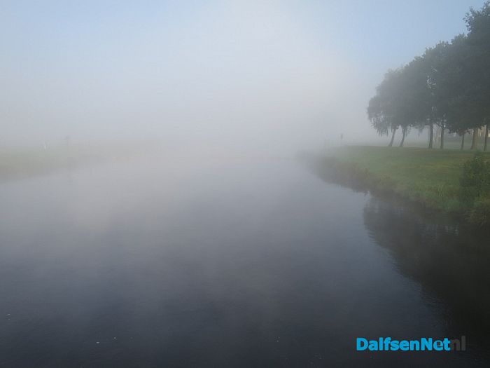 Herfst? mist, maar ook zon en vallende eikels - Foto: Wim