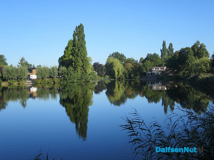 Herfst? mist, maar ook zon en vallende eikels - Foto: Wim