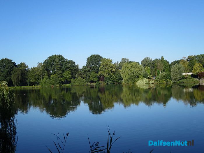 Herfst? mist, maar ook zon en vallende eikels - Foto: Wim