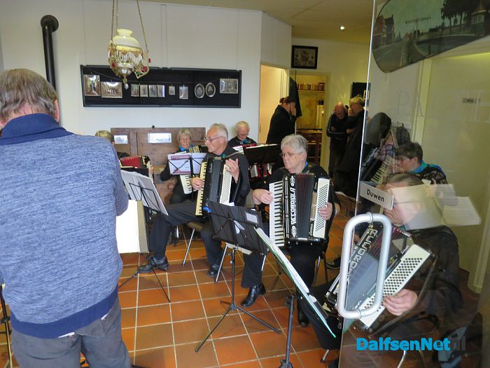 In Nieuwleusen presentatie van de schatkisten voor het DNA - Foto: Wim